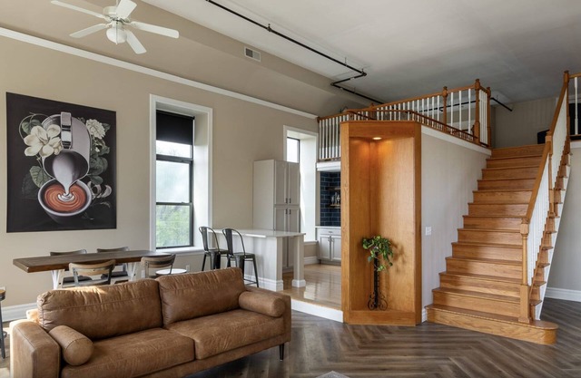 Above Coffee Shop, Cincy Hilltop Apt, City Views!