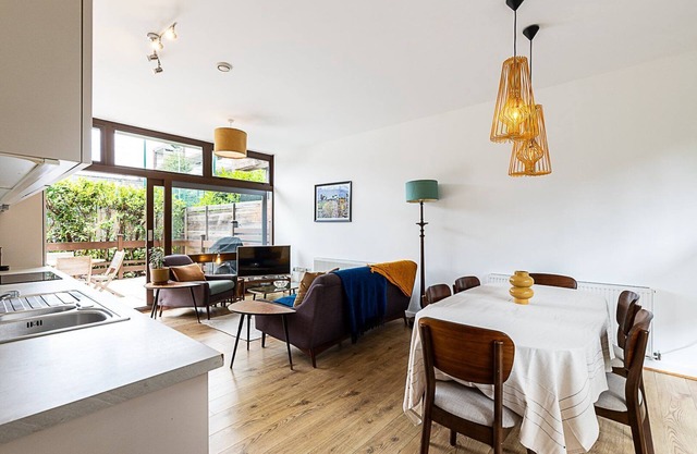 ABR - Spacious 2 -Bed Patio Retreat in Kennington