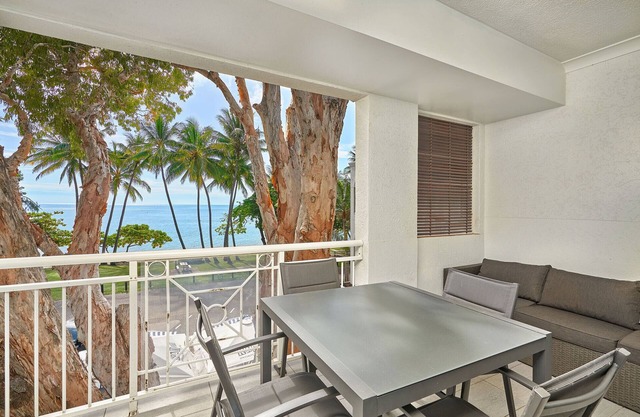 Absolute Beach Front 1 Bedroom Apartment Palm Cove