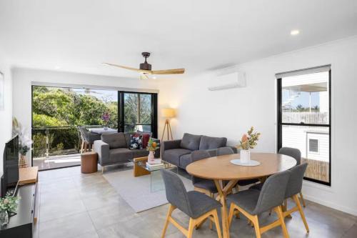 Absolute Beachfront Marcoola 4BR, Heated Spa