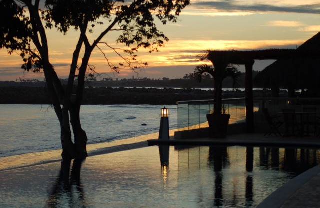 "absolute Beachfront Luxury Condo With Great Views!"