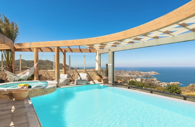 Absolute Privacy in this modern villa, with amazing seaview, private pool & BBQ