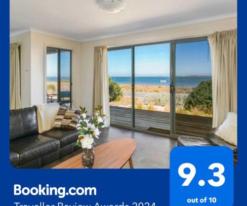 Absolute Waterfront Views and Kayaks