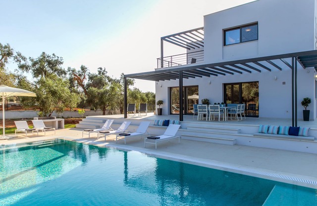 Acaste, Modern Private Villa With Swimming Pool