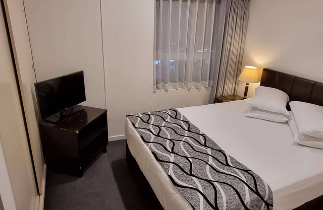 Accommodation Sydney | Darling Harbour One-Bedroom Apartment with Balcony