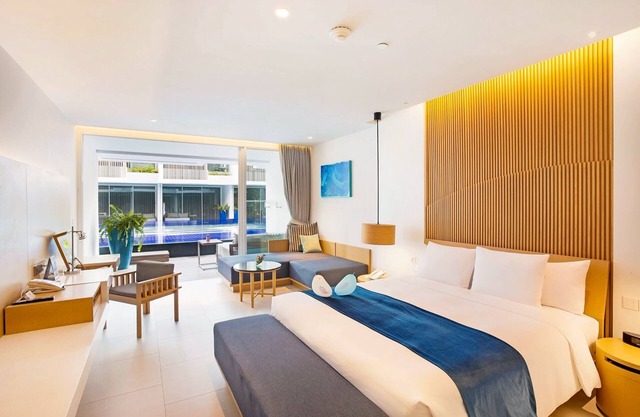 Ace Deluxe Pool Access