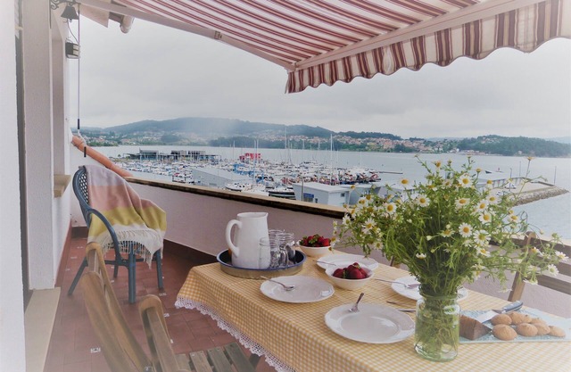 Acogedor Apartamento Familiar con Terraza en Combarro