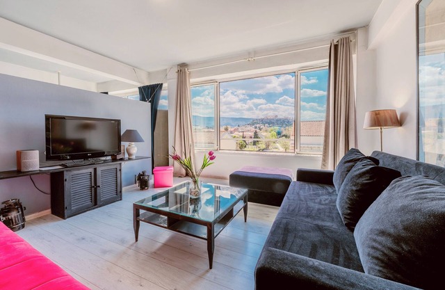 Acropolis front row loft
