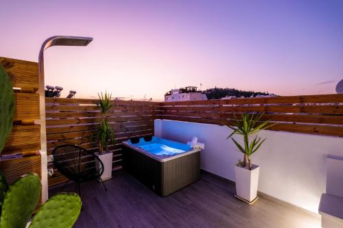 Acropolis view luxury studio with Jacuzzi