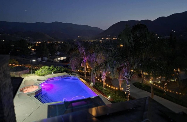 Action Sports, Arcade, Pool & Hot Tub Hideaway!