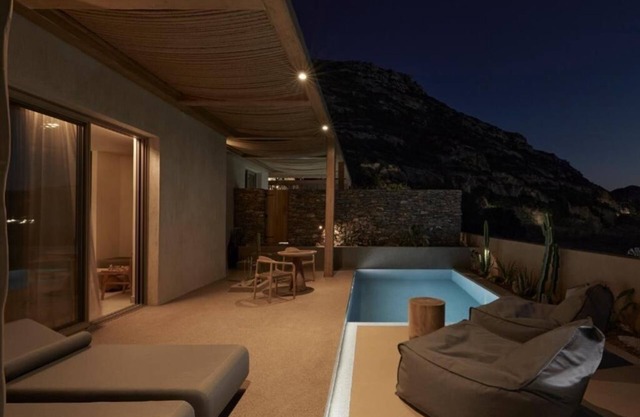 Adama - Luxury Junior Suite with Private Heated Swimming Pool