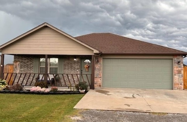 Adorable 2-bedroom house with AC in charming Pryor