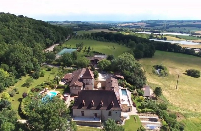 Adorable cottage 4 people. with swimming pool and tennis