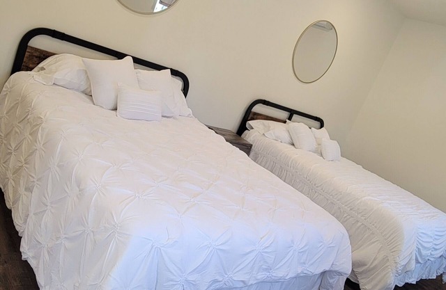 Adorable Molly B Cabin 1-bedroom 1-bath w/parking/WiFi/AC