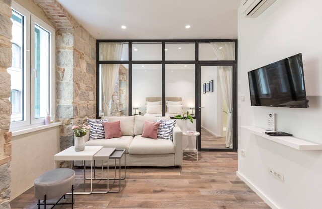 Adriatik Lux Teatro 1