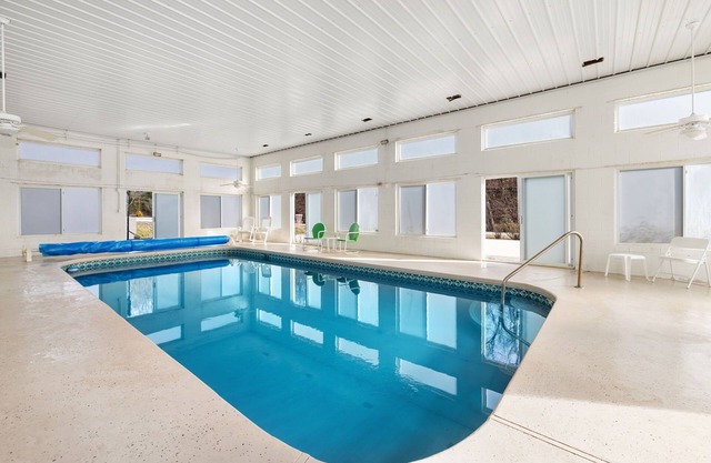 Adventure Awaits- Indoor pool & Pickle ball Court