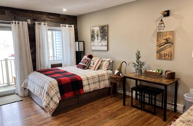 Adventure Awaits! Loon Mountain Studio apt w/Pool & Hot Tub