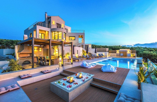 Aegea Villa Chania: 5' to Beach/Private Heated Pool/Sea View/Gym