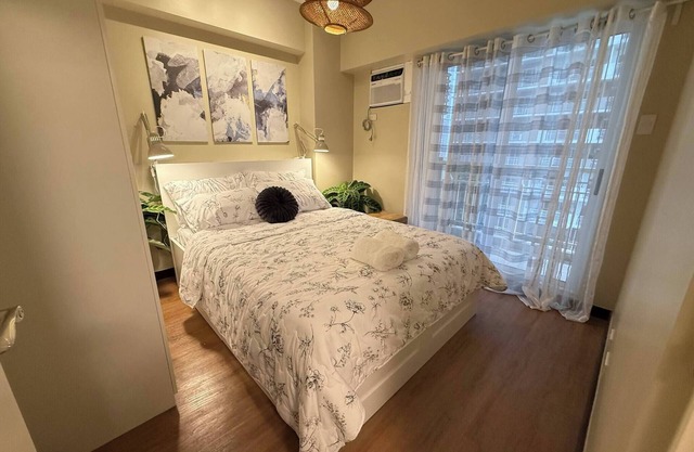 Aesthetic Cozy Apartment Condo with pool balcony & deck