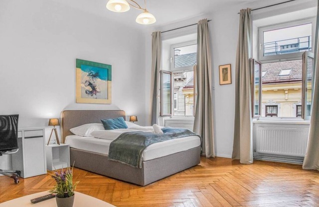 Affordable 2-Apts for 14 P/4BR Ideal for Families