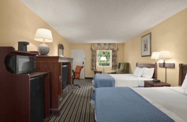 Affordable Comfort in Alexandria! 2 Double Beds11