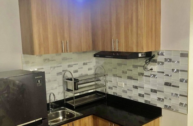 Affordable, friendly, central location, close to malls, Free parking. Furnished!