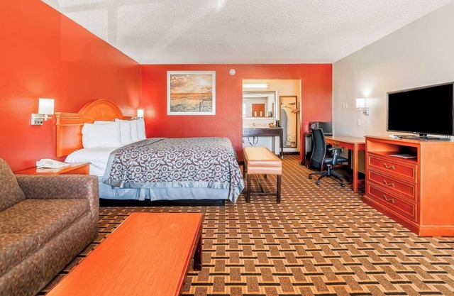 Affordable Pet-Friendly Stay Along Hwy 287 – Ideal for Business and Leisure