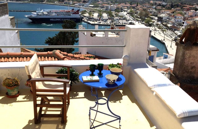 Agapi Nefeli, unique roofterrace overlooking sea port & town Skopelos townhouse