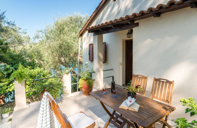 Aglaia Studio in Longos