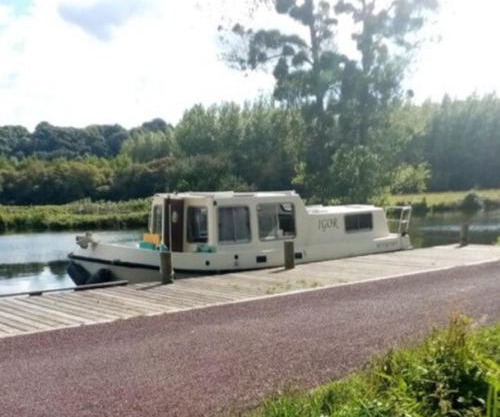Agréable bateau péniche