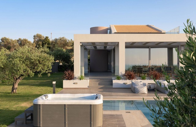 Agrielia Villa II, Graced by Heated Spa Whirlpool