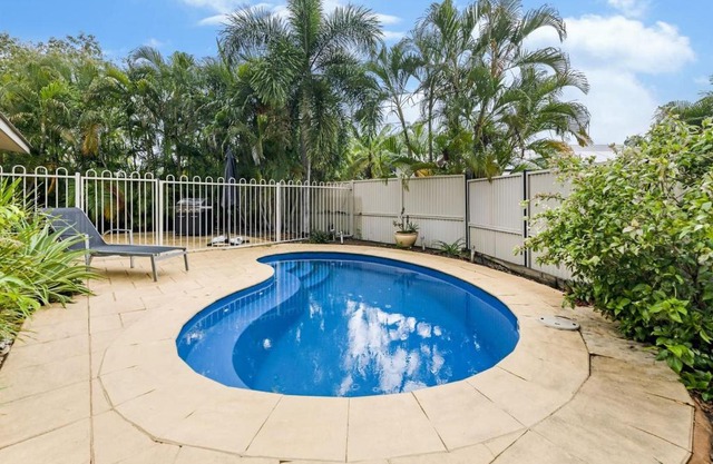 Ah Mat Bungalow - Tropical Darwin Stay with Pool