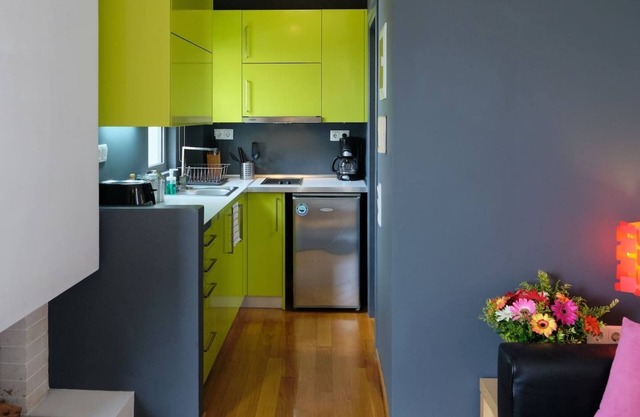 #AH03 Hilton area penthouse studio