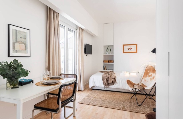 #AH04 Top floor studio near Athens Concert Hall