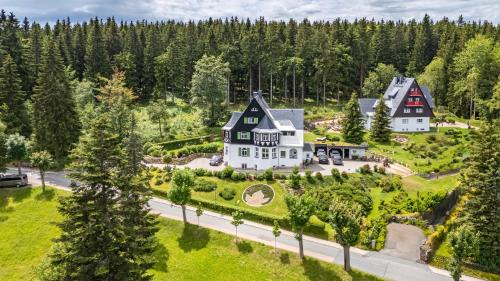 Ahornallee - Erzgebirge