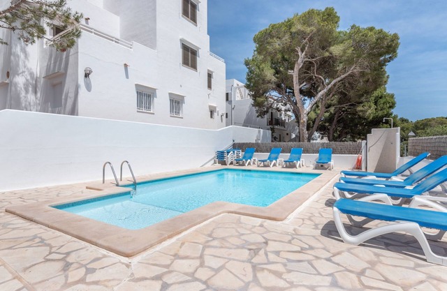 Air-Conditioned Apartment with Pool, Wi-Fi, Balcony and Close to the Beach