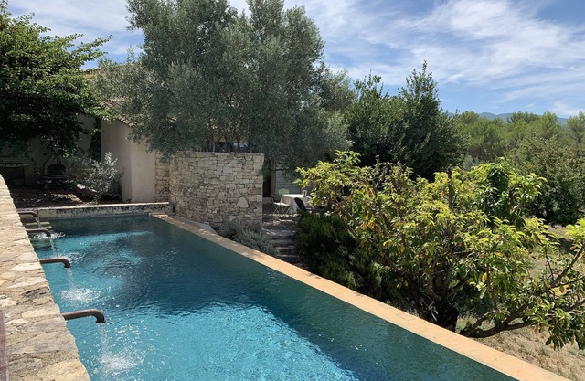 Air-conditioned house with pool views overlooking the Luberon Apt Provence