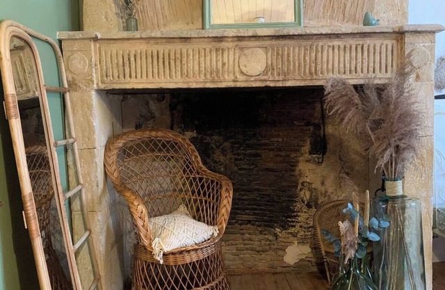 Air-conditioned medieval house with garden, linen included