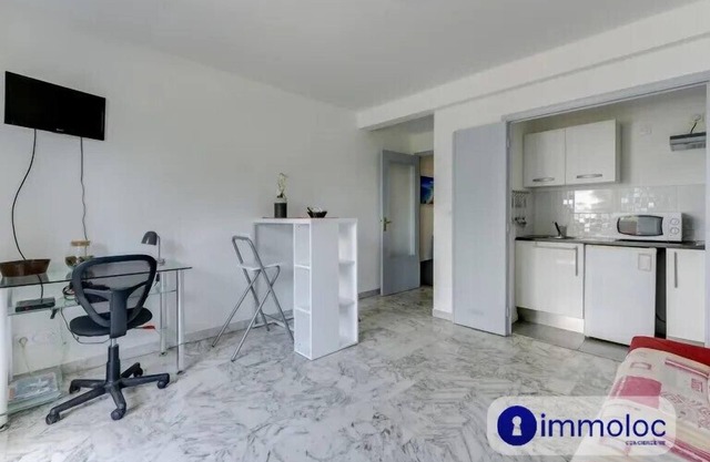 Air-conditioned studio near the Promenade des Anglais