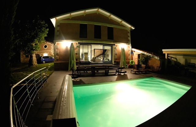 Air-conditioned villa in the vineyards with heated pool and spa