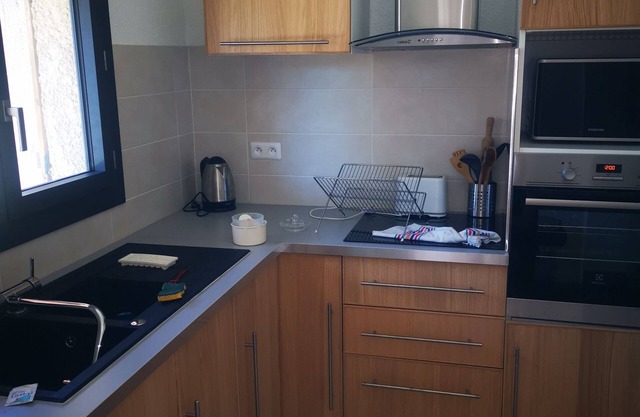Air-conditioned villa rental 6 people close to shops