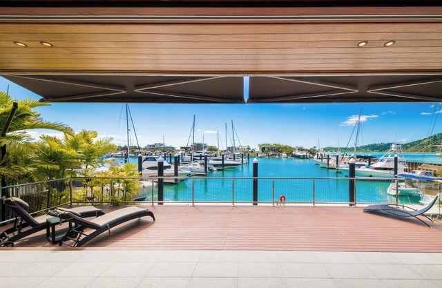 Airlie Beach Marina-Front Luxury at 10 The Cove