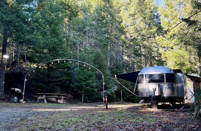 Airstream in Azalea Forest creek side, lake front