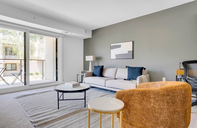 Airy Menlo Park 1BR w/Pool, W/D, Gym, near 82, 101 & 280, by Blueground