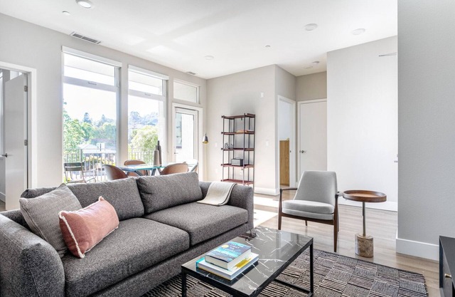 Airy San Carlos 2BR w/Rooftop Lounge, near Silicon Valley, by Blueground