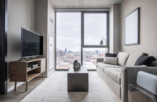 Airy West Loop 1BR w/Pool, Gym, nr. Fulton Market, by Blueground