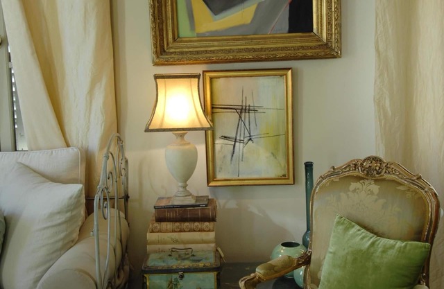 AIX-QUISITE! A/C 18TH C APT IN GREAT LOCATION IN HISTORICAL CENTER, W PARKING!