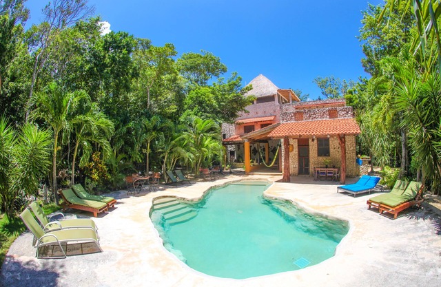 Akumal Jungle Villa 4 br, Private Cenote and pool