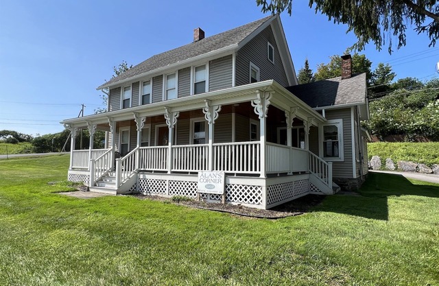 Alan's Corner - 4 bedroom/4 bath, pool, less than 5 minutes to Dreams Park
