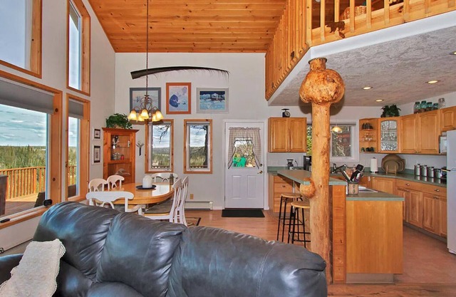 Alaskan River View Roost